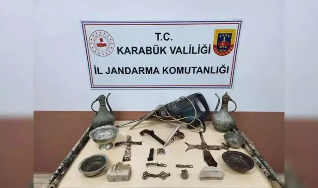 Evinin bahçesinde kaçak define kazısı yaparken suçüstü yakalandı
