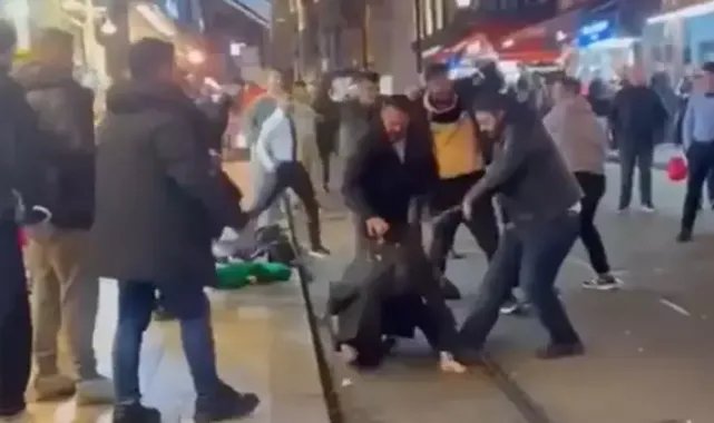 Fatih'te iki grup arasında çıkan kavgada tekme ve sopalar havada uçuştu