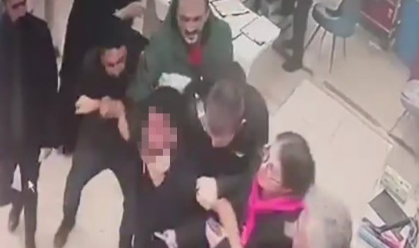 Hasta yakını, sağlık çalışanını darp etti