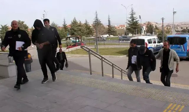 İmamın namaza gelen çocuklara vereceği simit ve kıyafetleri çalan 2 kardeş tutuklandı