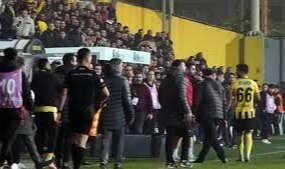 İstanbulspor Yönetimi, Trabzonspor karşısında takımı sahadan çekti