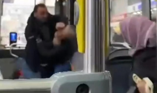 İzmir'de belediye otobüsünde bıçaklama anı kamerada