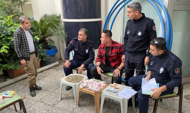 İzmir'de dilenci 3 saatte bin 700 lira topladı