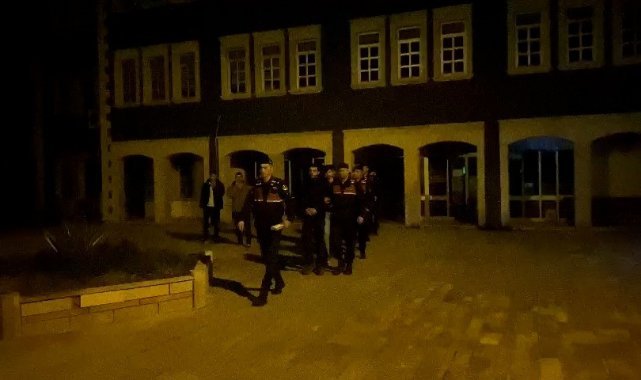 İzmir'de göçmen kaçakçılığı operasyonu