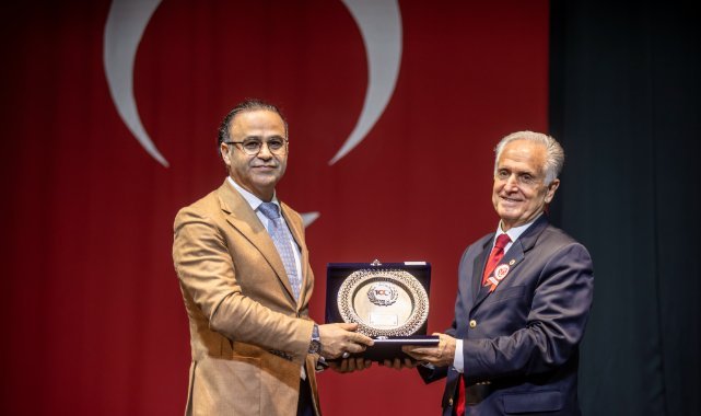 İzmir İl Milli Eğitim Müdürü Dr. Ömer Yahşi Onur Ödülü Aldı