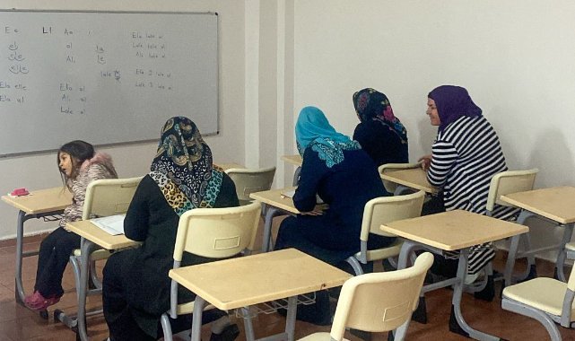 İzmir’in dayanışma noktalarında okuma –yazma eğitimleri başladı