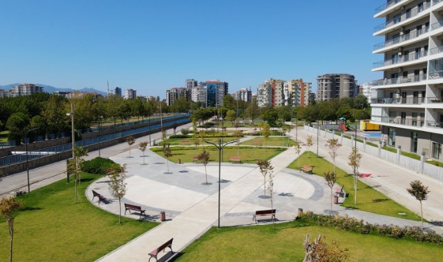 İzmir’in en güzel parkları Bayraklı’da