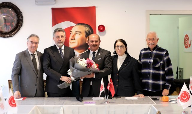 İzmir'in eski başkanları ve meclis üyelerinden Başkan Sandal'a destek