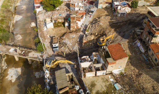 İzmir'in kanayan yarası Yeşildere'de yıkım başladı