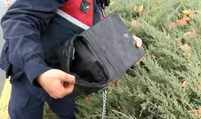 Kavşak projesi iptal edilen yolda ölen Gamze'nin çantası, ağaçta bulundu