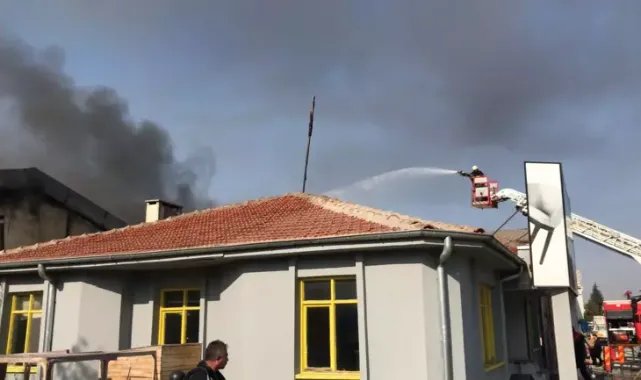 Kayseri'de mobilya fabrikasında yangın
