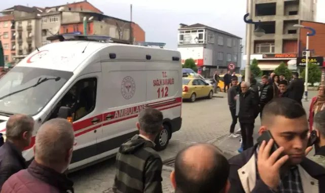 Köpekten kaçarken düşen çocuk, otomobilin altında kalmaktan son anda kurtuldu