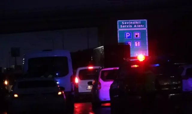 Kuzey Marmara Otoyolu'nda TIR sürücüsünü rehin aldı, ekiplere ateş açtı