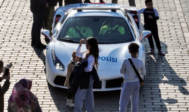 Mega kentin tarihi noktalarında görev yapan lüks polis araçları havadan görüntülendi