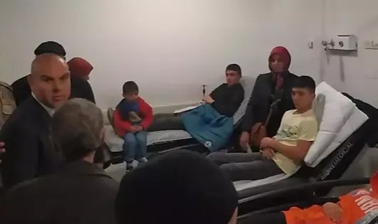 Okul servisi ile kamyonet çarpıştı