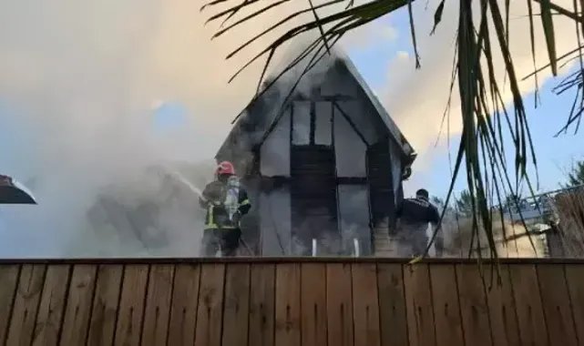 Sakarya'da bungalov alev alev yandı
