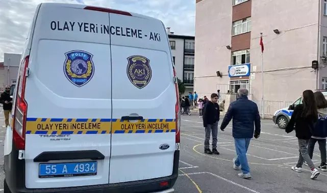 Sınıfta ders sırasında tavanın sıvası düştü