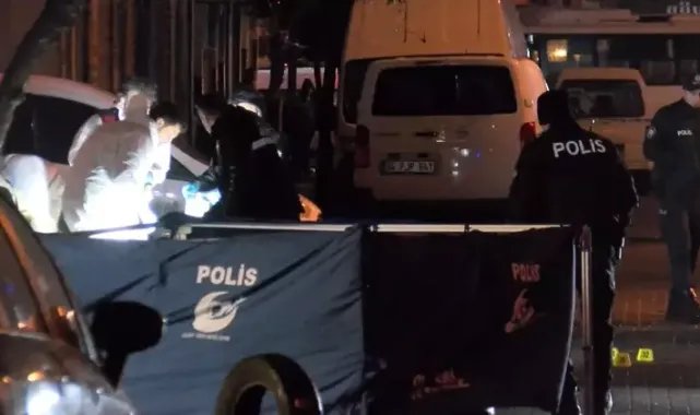 Sultangazi'de kız arkadaşını beklerken otomatik silahlarla saldırıya uğrayan bir kişi hayatını kaybetti