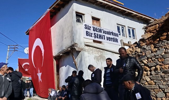 Teröre ve siyasi uzantılarına unutamayacakları pankartlı mesaj