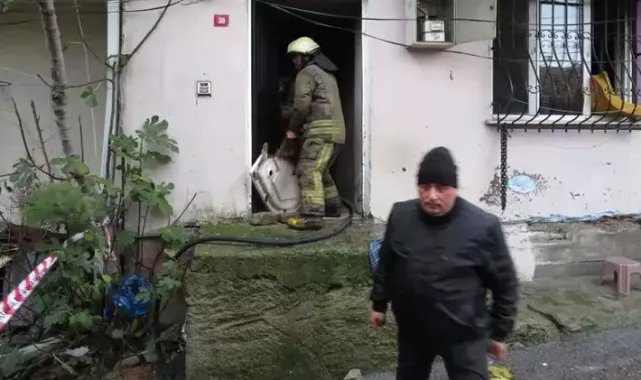 Ümraniye'de yangında mahsur kalan 2 kişiyi komşuları kurtardı