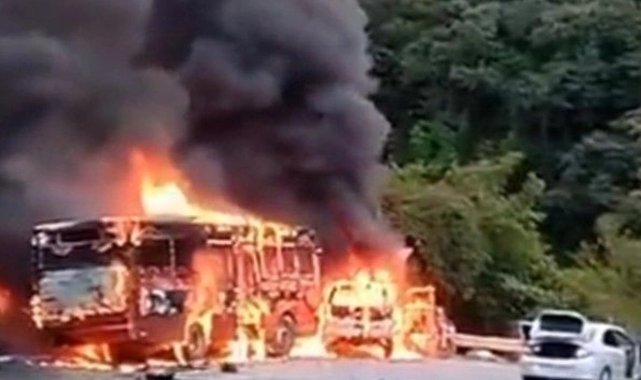 Venezuela’daki trafik kazasında 16 araç küle döndü