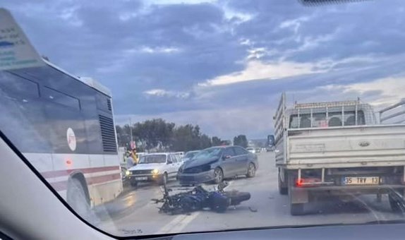Yolunda giderken kazaya denk gelen motosiklet sürücüsü ağır yaralandı