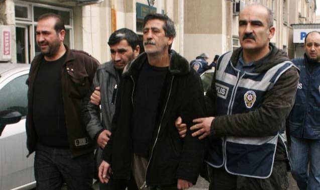 12 yıl önce çocukluk arkadaşını öldüren firari, saklandığı evde yakalandı