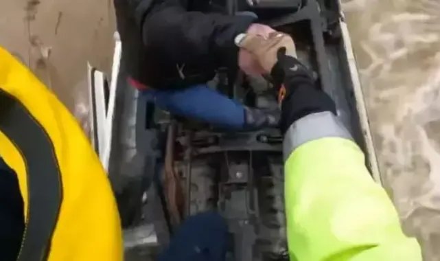 15 saat boyunca derede mahsur kalan sürücü helikopterle kurtarıldı