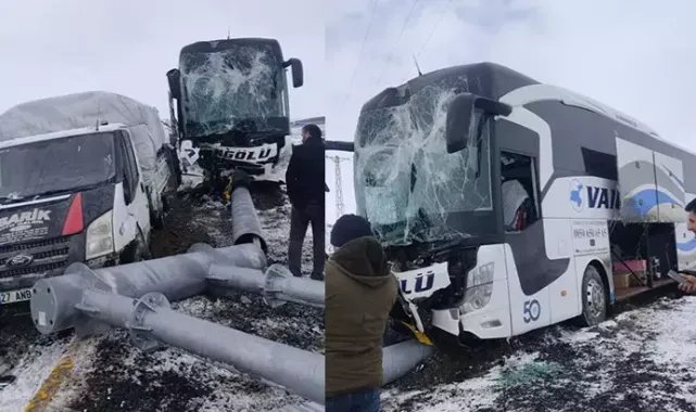 Ağrı'da yolcu otobüsü, kamyonete çarptı: 11 yaralı