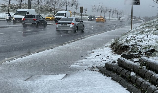 Arnavutköy’de kar yağışı etkili oluyor