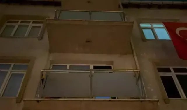 Ataşehir'de binanın balkonu çöktü