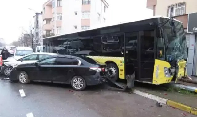 Ataşehir'de İETT otobüsü park halindeki 5 araca çarptı