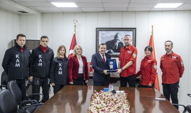 Başkan Batur’dan AKUT’a teşekkür plaketi
