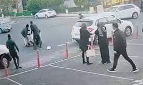 Beylikdüzü'nde yolun karşısına geçmeye çalışan çoçuğa otomobil çarptı