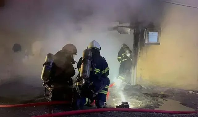 Bursa'da, 4 katlı binanın bodrum katında çıkan yangın korkuttu