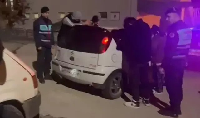 Çanakkale&#039;de 35 kaçak göçmen ile 6 organizatör yakalandı