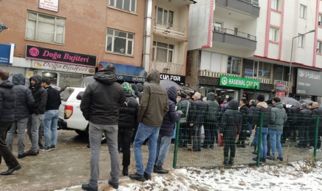 Dönerciyi dışarı çağırıp öldürdü