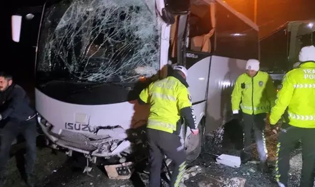 Edirne polislerin taşındığı servis ile turistlerin taşındığı otobüs çarpıştı