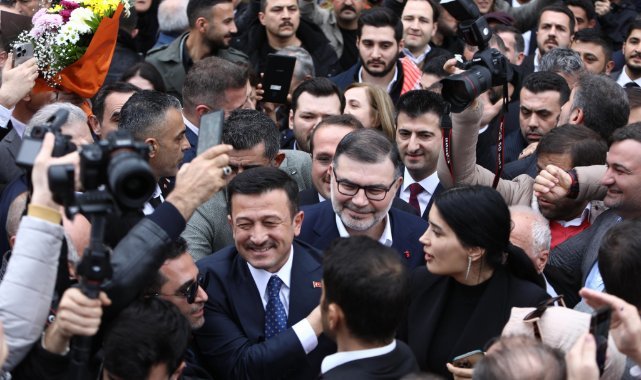 Hamza Dağ'dan İzmir'de mesaj: "Biz İzmir'iz başarabiliriz"