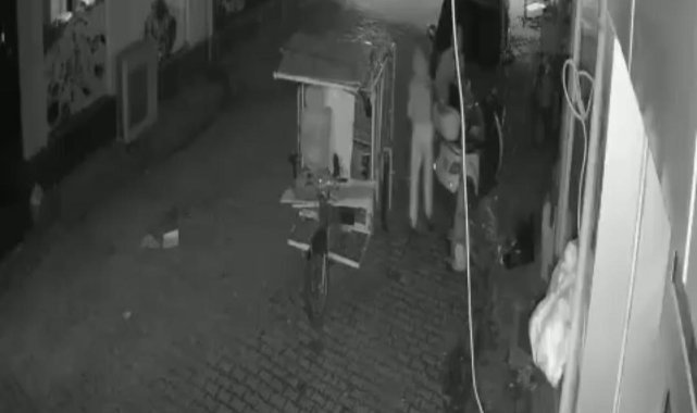 Hırsızlar motosikleti kasalı motosiklete yükleyip çaldı