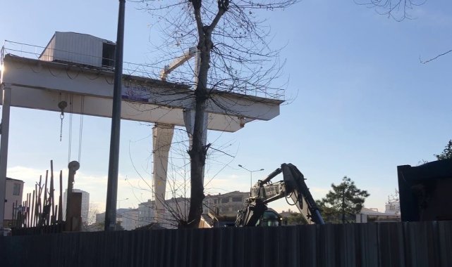 İBB’nin metro çalışmasında dinamit patlaması sonucu çevredeki binalar zarar gördü