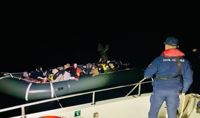 İzmir açıklarında 45 düzensiz göçmen kurtarılırken, 185 düzensiz göçmen ise yakalandı