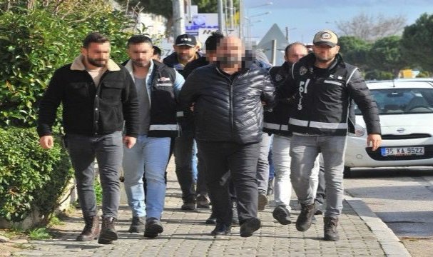 İzmir'de 1 milyar doların üzerinde tarihi kara para aklama operasyonu