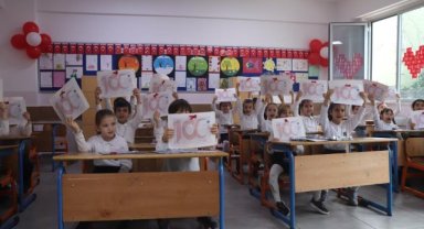 İzmir’de 784 bin öğrenci karne heyecanı yaşadı