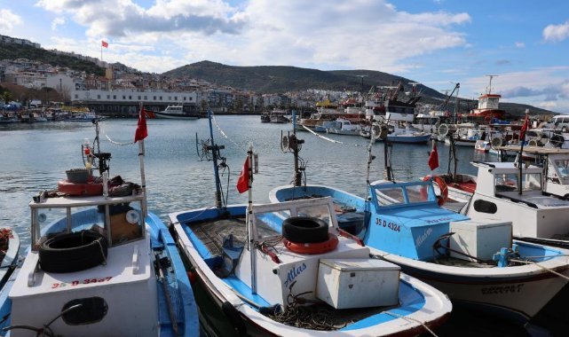 İzmir'de batan balıkçı teknesinde ölen 3 kişiye acı veda
