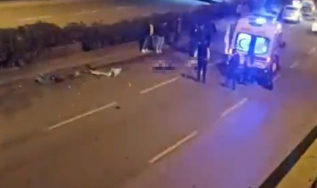 İzmir’de feci kaza: Camdan yola fırlayan 2 arkadaş hayatını kaybetti