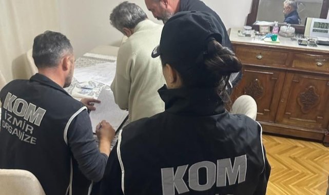 İzmir'de FETÖ şüphelilerine yönelik operasyon