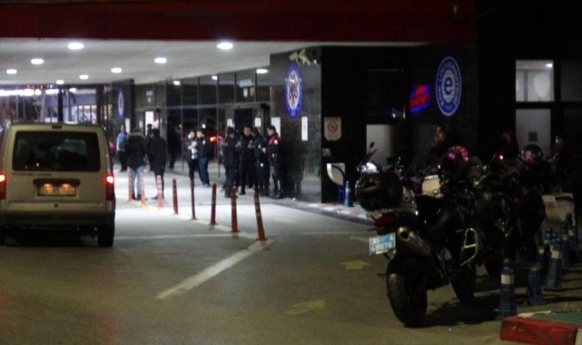 İzmir'de şüpheli araç kovalayan motosikletli polis ekibi kaza yaptı: 2 yaralı