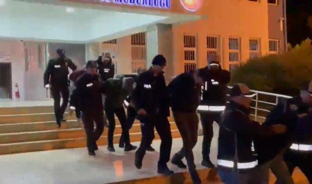 İzmir'de vatandaşları tuzağa düşüren suç örgütüne iki ayrı operasyon