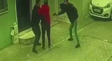 İzmir'deki düelloda tabancayla yaralama anı kamerada